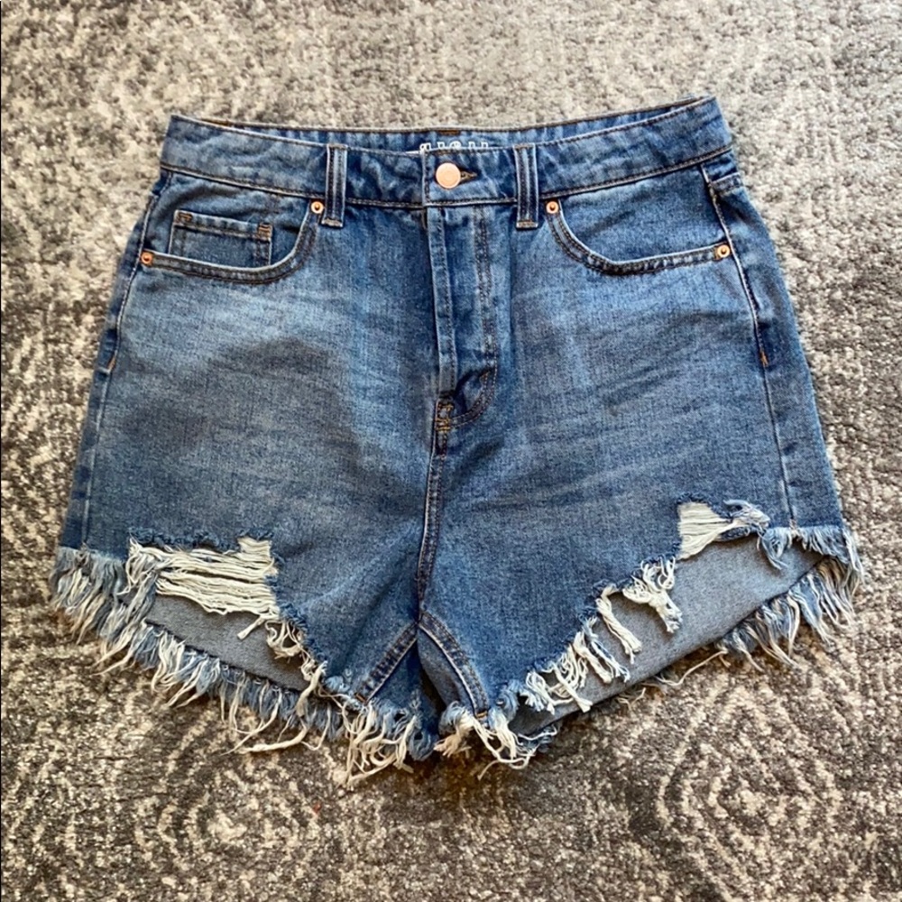 Button-fly festival short